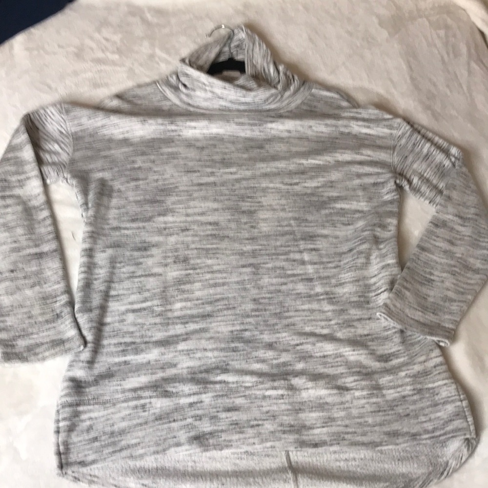 Liz Claiborne weekend athleisure top size large